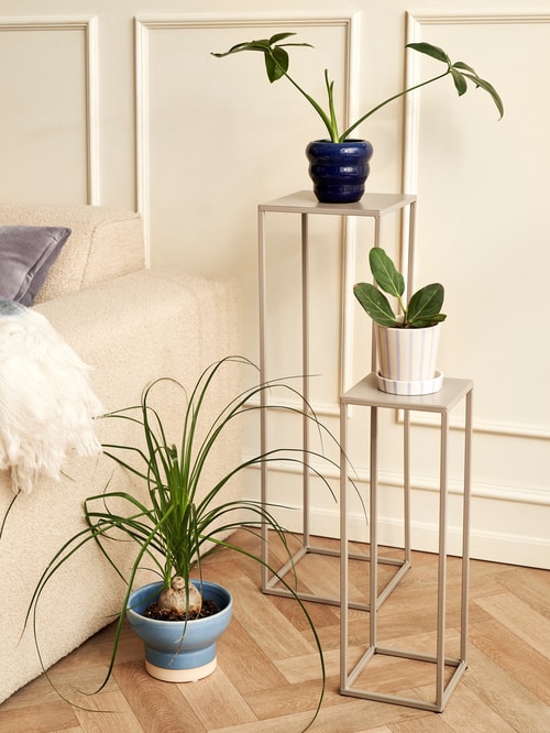 Plant stand | Iron. 18 x 18 x 50 cm. | Silver Grey