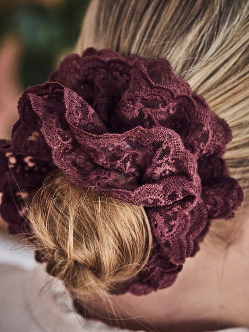 ☆GLOWNY☆ PROVINCE EYELET SCRUNCHIE 5 COLORS PROVINCE EYELET SCRUNCHIE (VANILLA BLOOM) - GLOWNY