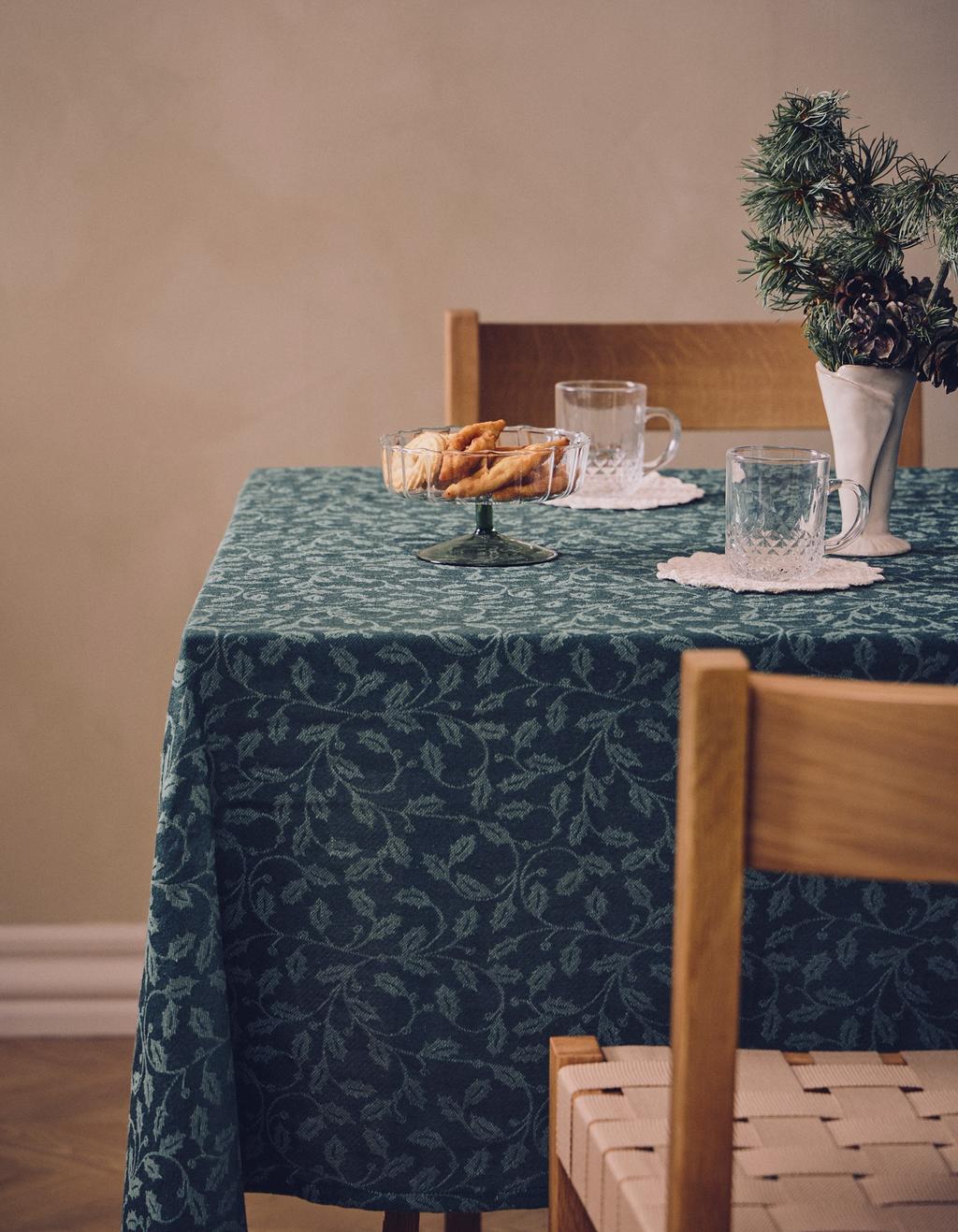 wohnzimmer tisch klein Couchtisch für Kleine Räume 2-Stufiger Kaffeetisch aus Holz 70 x 50 x 41 cm Beige Leinen-Tischdecke aus Naturleinen