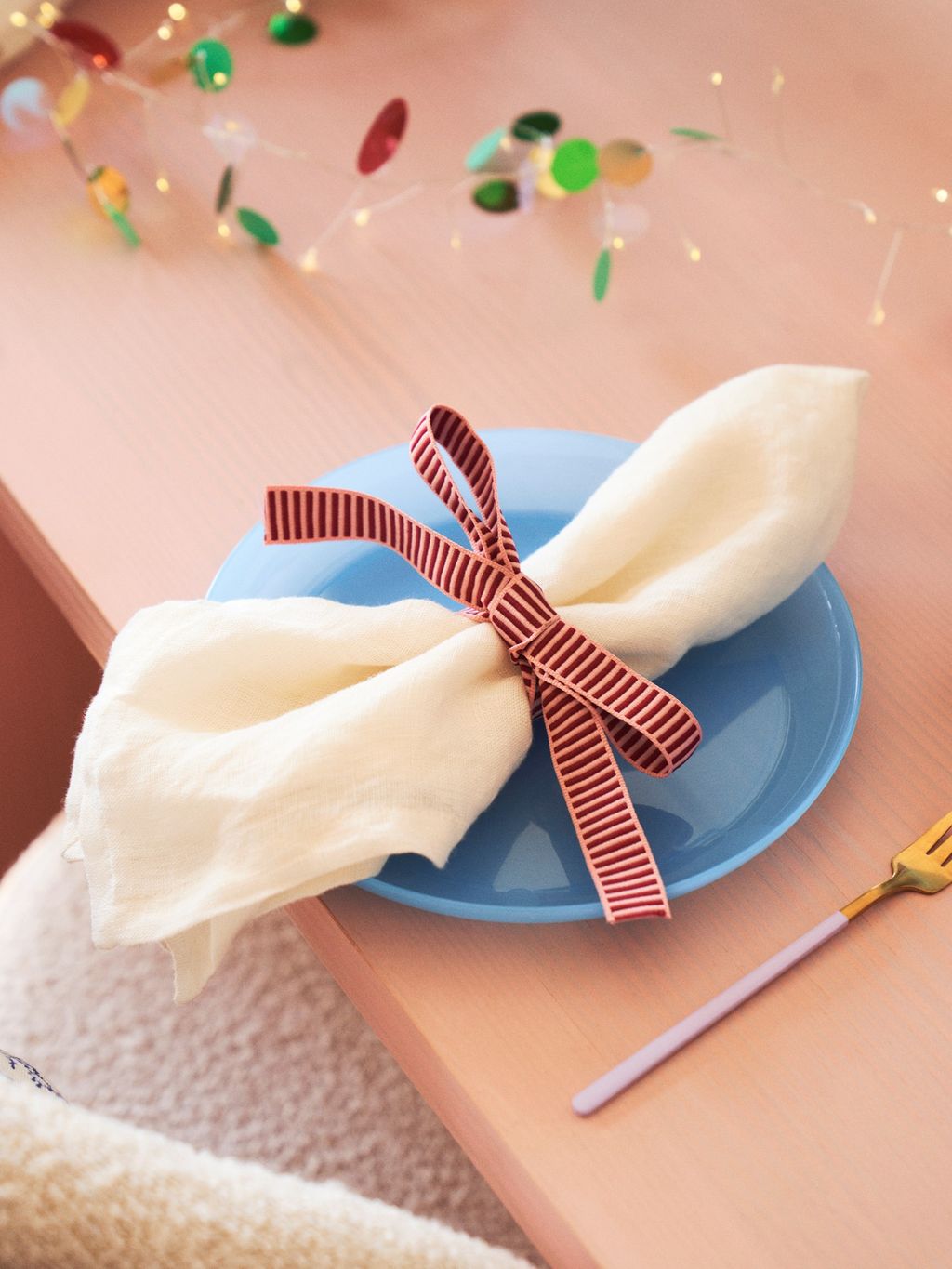 AKOLAFE 40 transparante plastic borden, goud, met 2 maten, herbruikbare kunststof borden, 19 cm en 26 cm, stevige plastic borden, herbruikbare borden voor bruiloften, feesten, verjaardagen, Kerstmis