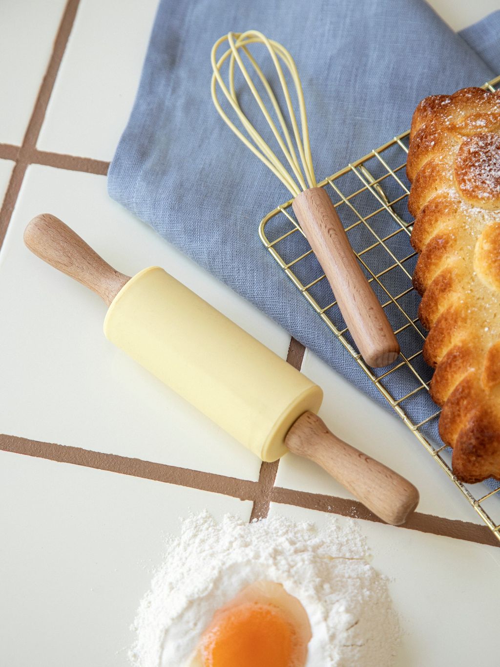 Ruban Satin PRÄSENT WIEN - Ruban Cadeau Doré 20m X 40mm - Lot De 3 Rouleaux  Metre Ruban Couture, image size:1024x1365