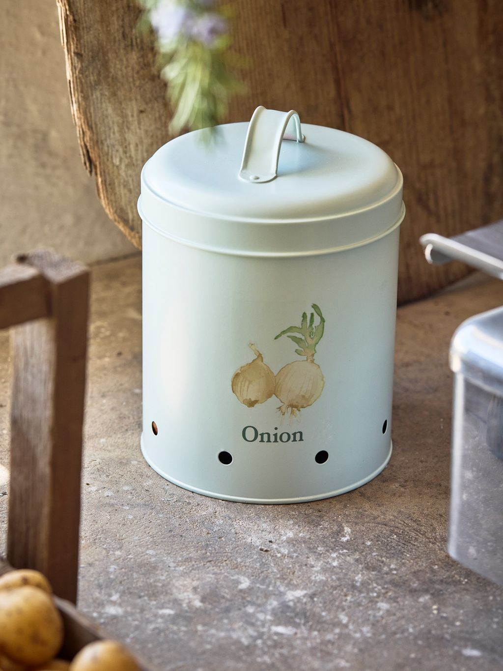 Pot à oignons avec couvercle | Étain/fer. 14 x 19,5 cm. | Milky Green