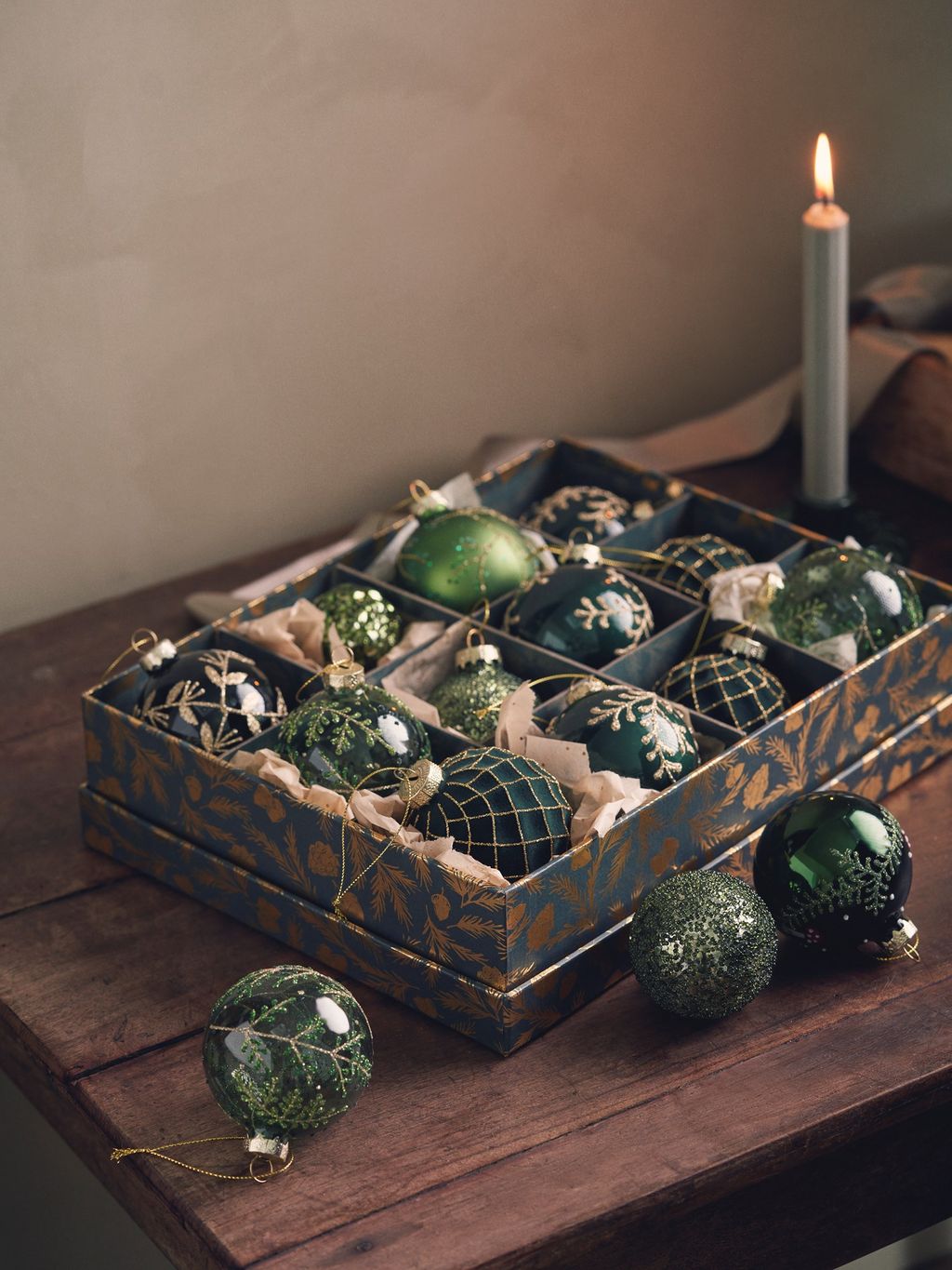 Boîte avec séparateurs | Carton. 34 x 26 x 8 cm. | Pine Green