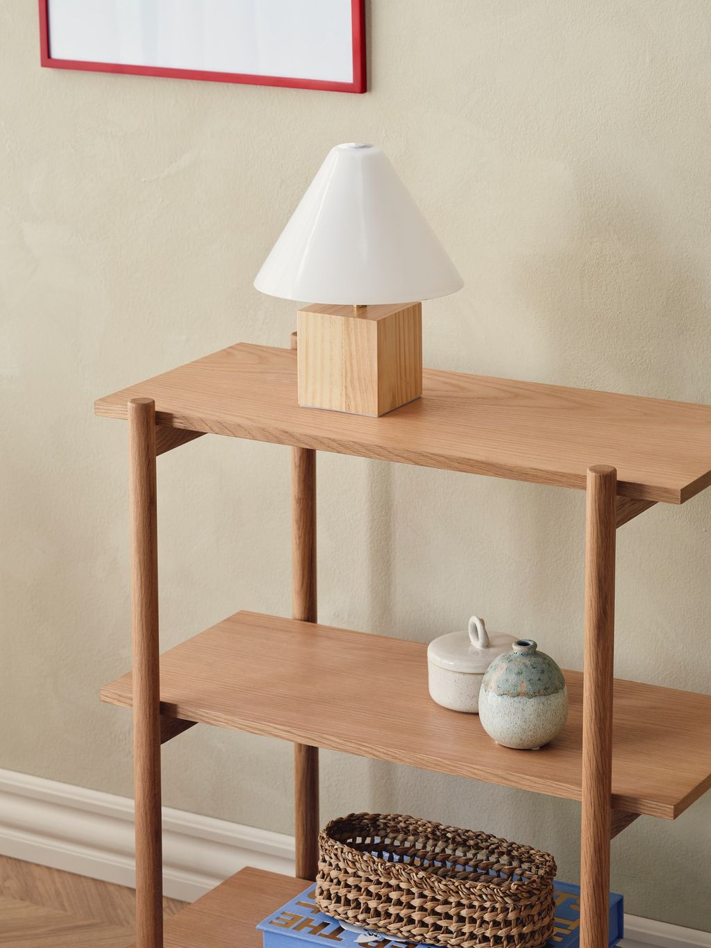 Bois de chêne massif/placage de chêne/MDF. 70 x 36 x 80 cm.