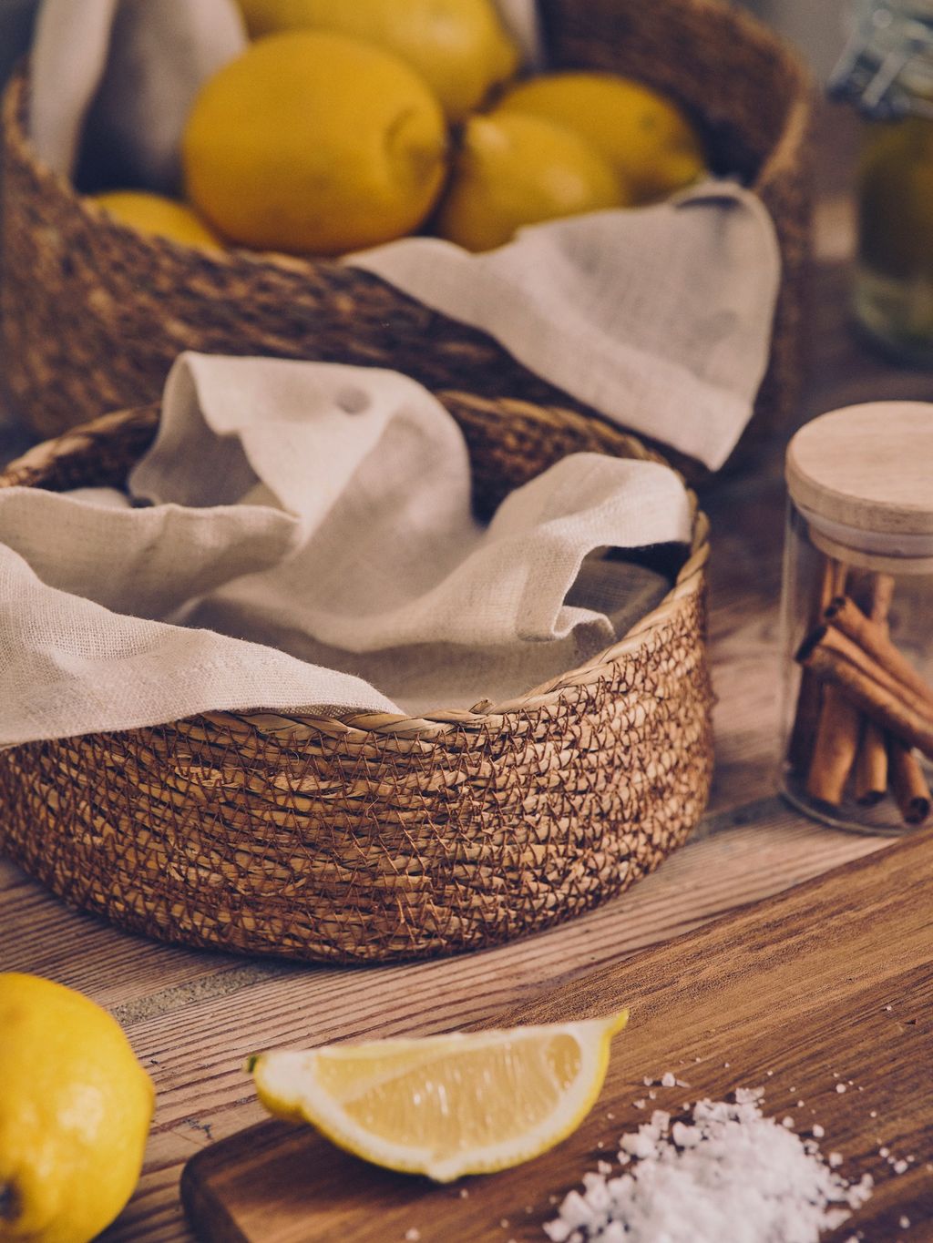 mDesign Set da 4 cesti portaoggetti – Cesta portaoggetti pieghevole in alga marina – Box intrecciato ideale per sistemare vestiti, giocattoli e riviste – Motivo ad intreccio – bambù