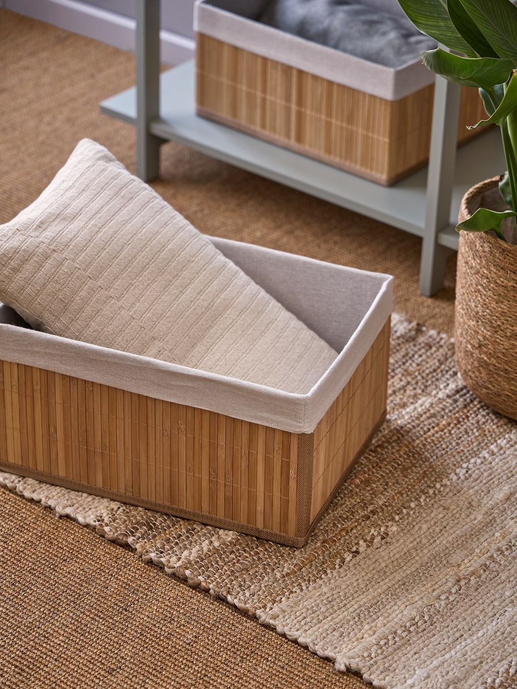 Geftterter Aufbewahrungskorb | Bambus/Stoff. 40 x 30 x 20 cm. | Nature,  Off White