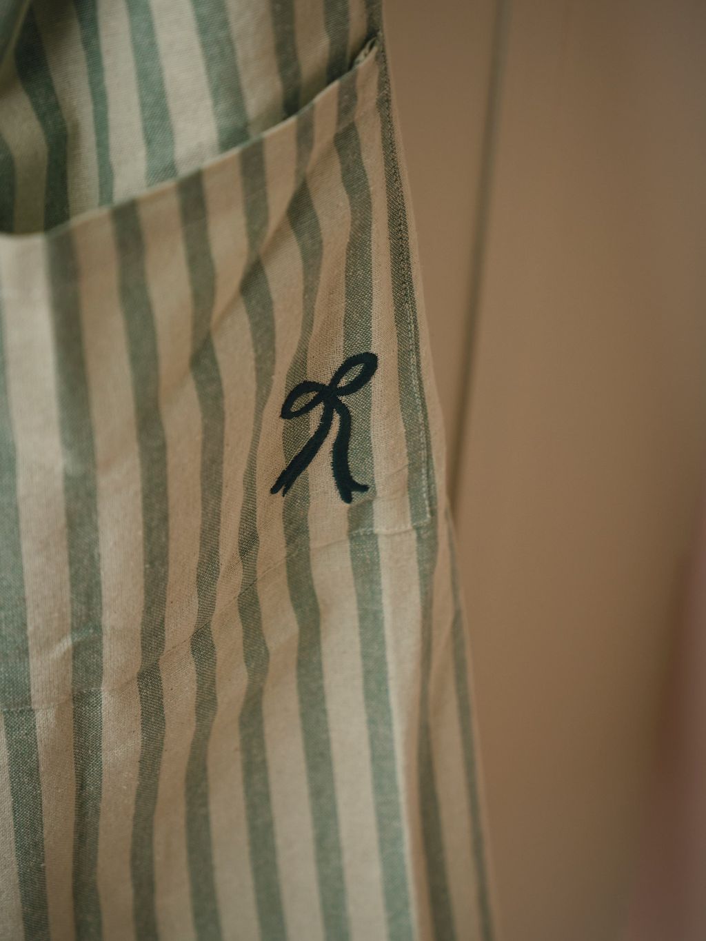 Apron | Cotton. 70 x 85 cm. | Moss Green, Off White