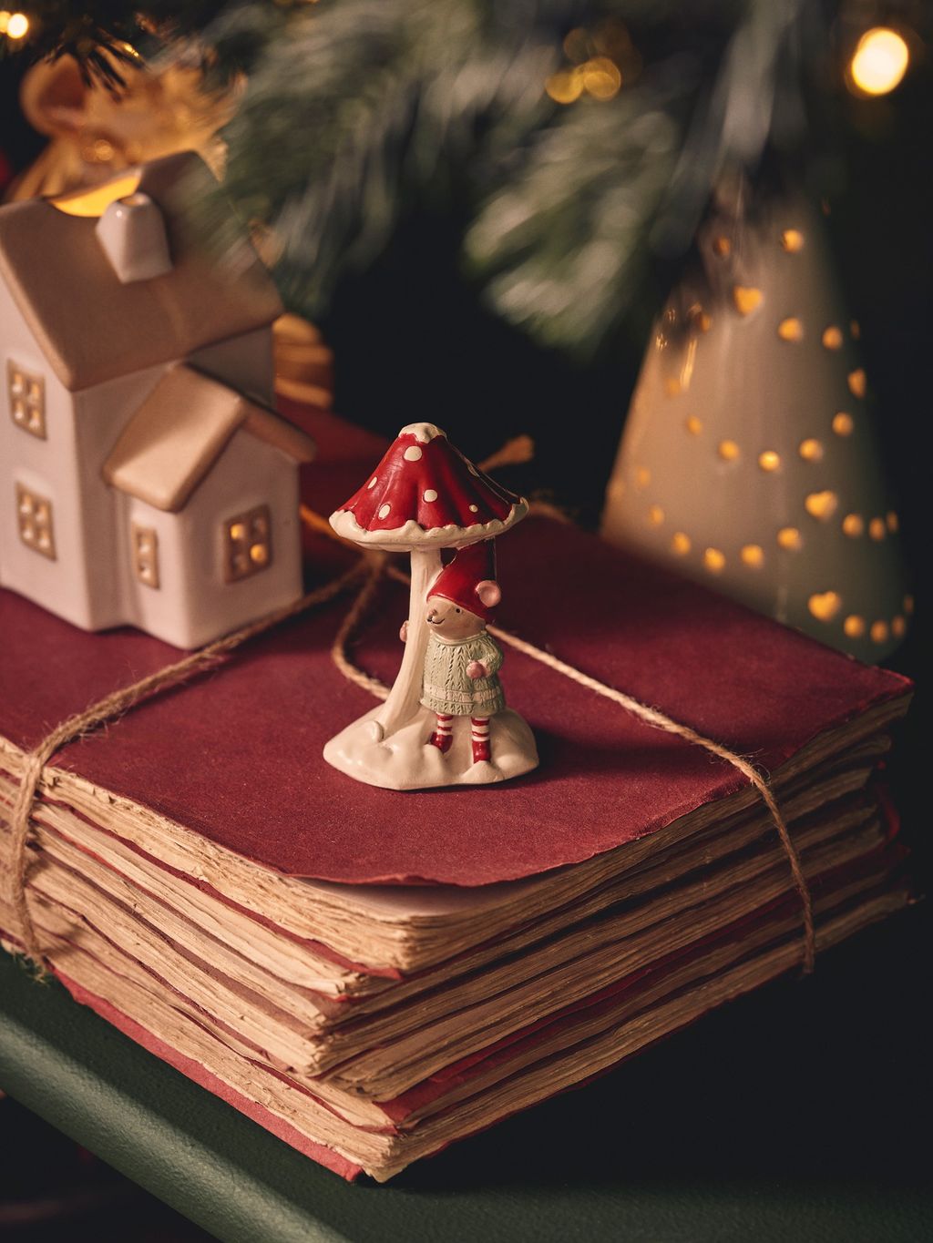 Mouse figurine Polyresin. 7 cm. Red