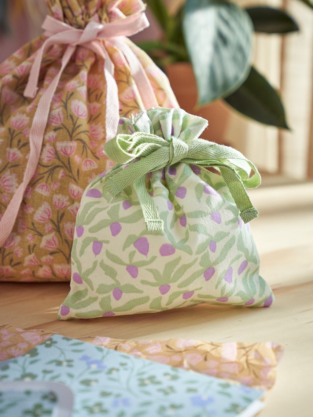 To Sew Drawstring Fabric Gift Bag Tutorial Sew Drawstring Gift Bag